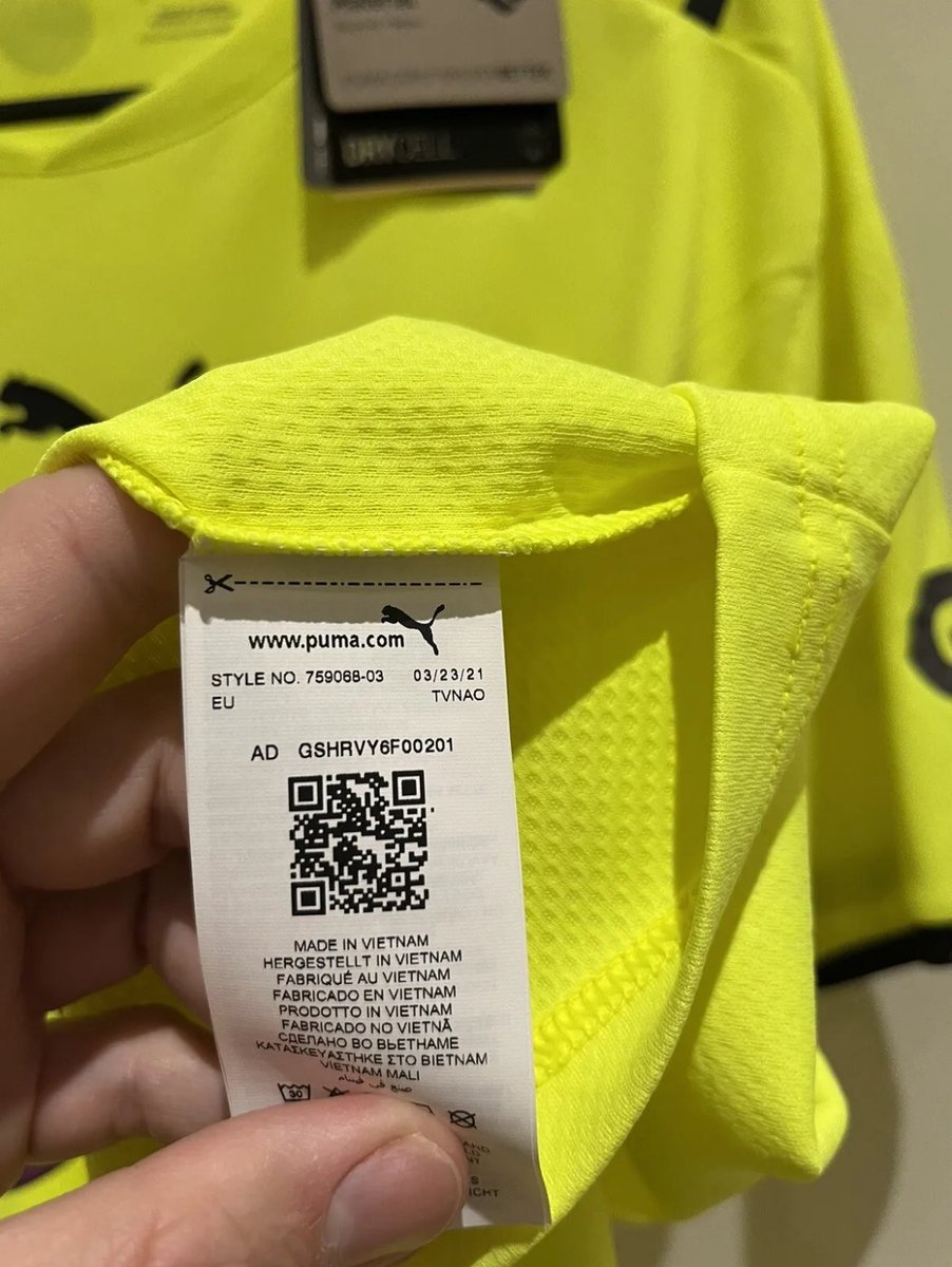 APVine's tweet photo. @shirt_x - Dortmund 21/22 third, BNWT, £35 posted
- PSG x Jordan collab 19/20 ‘infrared’ away, Excellent cond., £60 posted https://t.co/VoZfMZKn5K