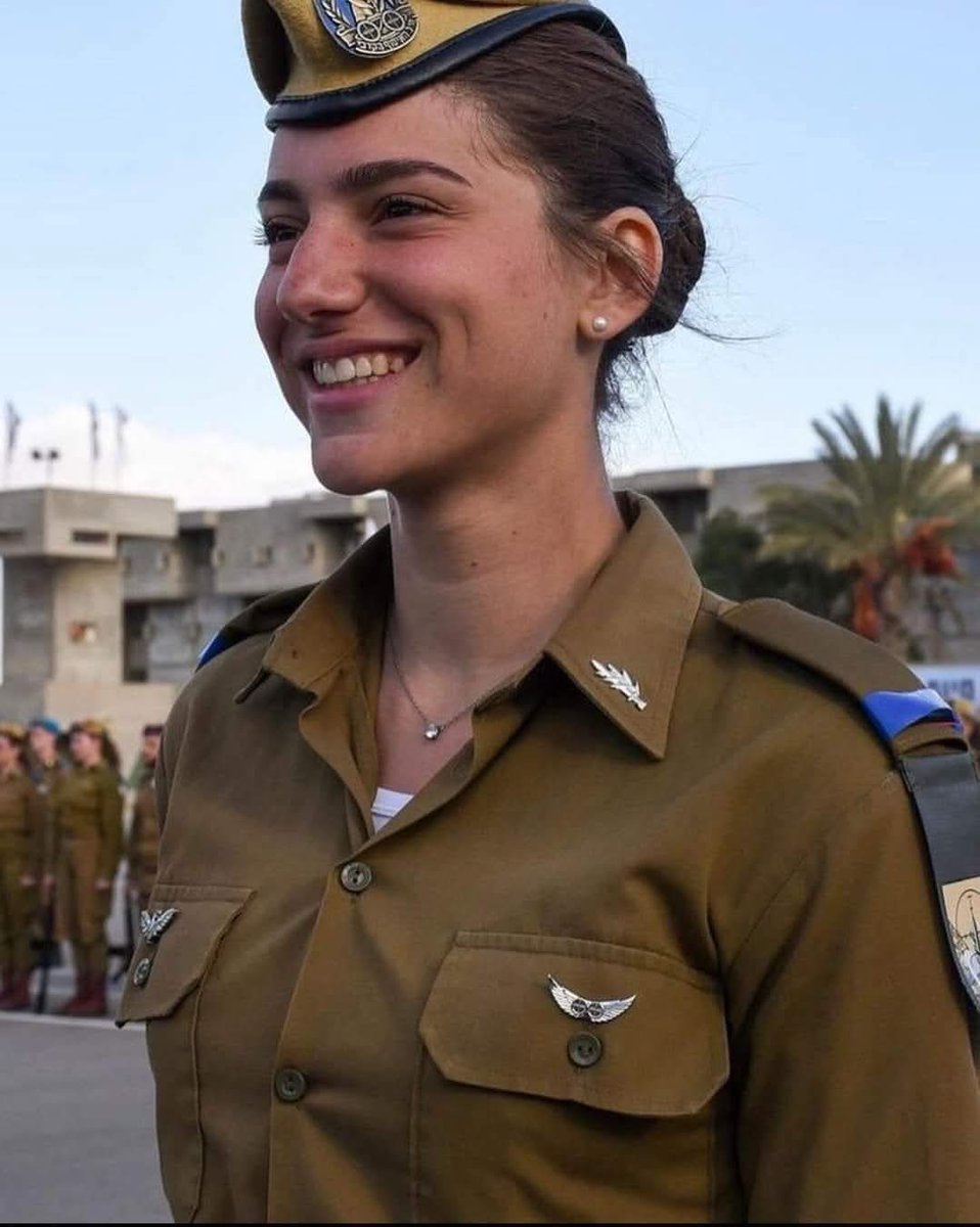 סיפור גבורתה של סרן שיר אילת!!
שיר היתה מ"פ תצפיות במוצב נחל עוז.
שיר היתה המפקדת האהובה והנערצת של התצפיתניות במוצב. 
שיר נפלה ב7.10 לאחר שנלחמה בשיניים.
שתפו לזכרה של שיר אילת גיבורת ישראל!!