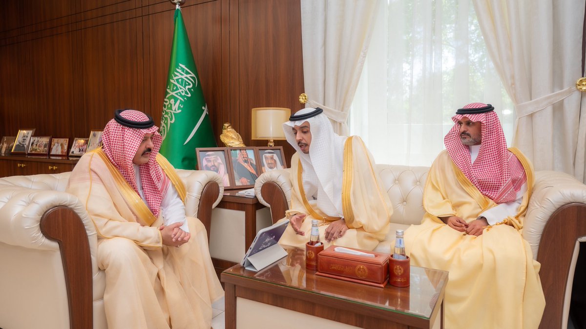 سمو #أمير_منطقة_حائل يدشن حملة "صيّف بصحة" بتنظيم من تجمع حائل الصحي وتهدف إلى تعزيز الوعي الصحي والوقاية من المخاطر الموسمية ويطلق سموه الخريطة التفاعلية للمراكز الصحية والعيادات المتنقلة لتجمع حائل الصحي والتي تهدف إلى سهولة الوصول إلى الخدمات الطبية المقدمة في المنطقة.