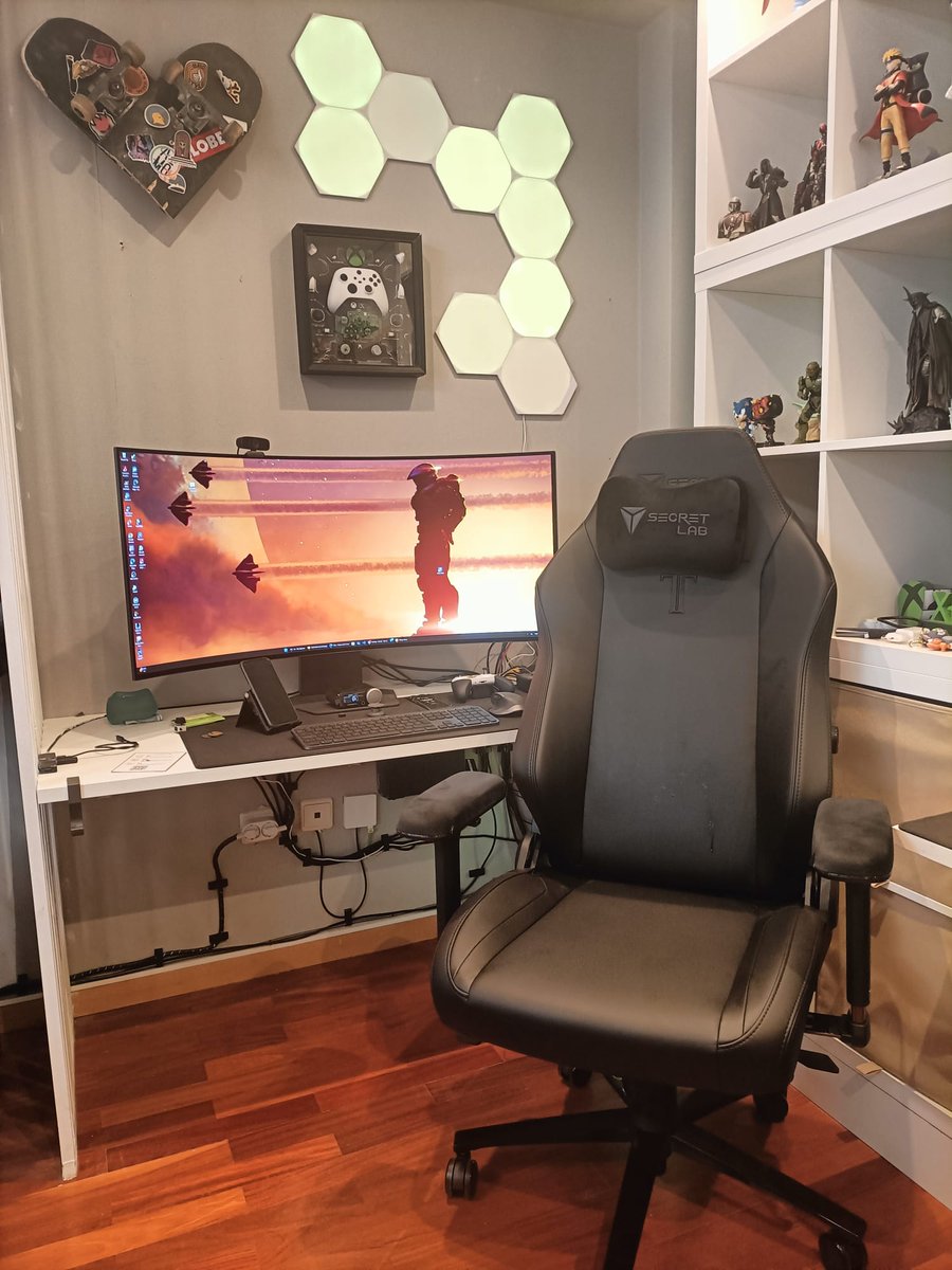 A <a href="/secretlabchairs/">Secretlab</a> masterpiece. Fits perfectly in my setup.