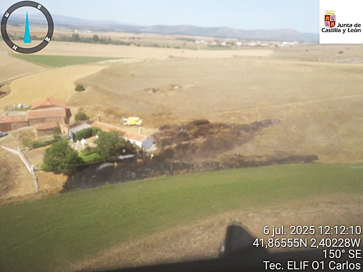 Pocas veces sucede, pero puede pasar que en pleno vuelo de entrenamiento te encuentres un incendio y la práctica se vuelva real. Le ha sucedido a la #ELIF O1 en #IFAylloncillo en #Soria. Abajo quedaron los compañeros de la #Charlie con #AAMM enfriando bien lo quemado