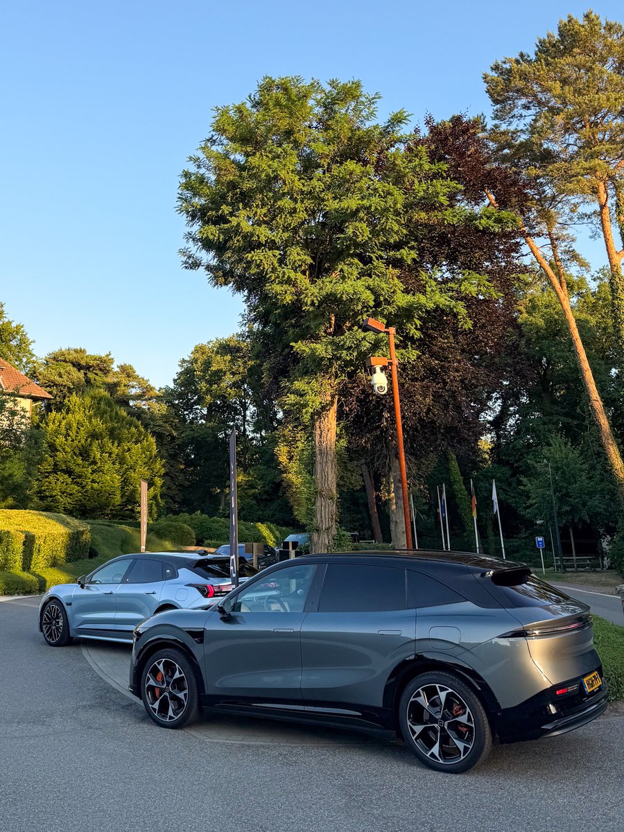 Zeekr was on display at Chapeau Apero, the exclusive lifestyle event hosted by Chapeau Magazine, celebrating the best of Dutch and Belgian Limburg.
 
Zeekr is now officially available in both Belgium and the Netherlands. 

#Zeekr #ZeekrEurope #EV #ZeekrDesign