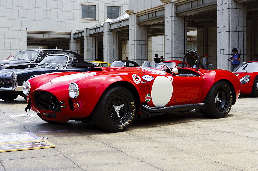 Art_Design_Ai's tweet image. The Shelby Cobra.
Despite being an American icon, the Shelby Cobra's design and initial DNA came from a very British source: the AC Ace roadster. Carroll Shelby's genius was in taking a small, lightweight, and somewhat underpowered British sports car chassis and, quite…
