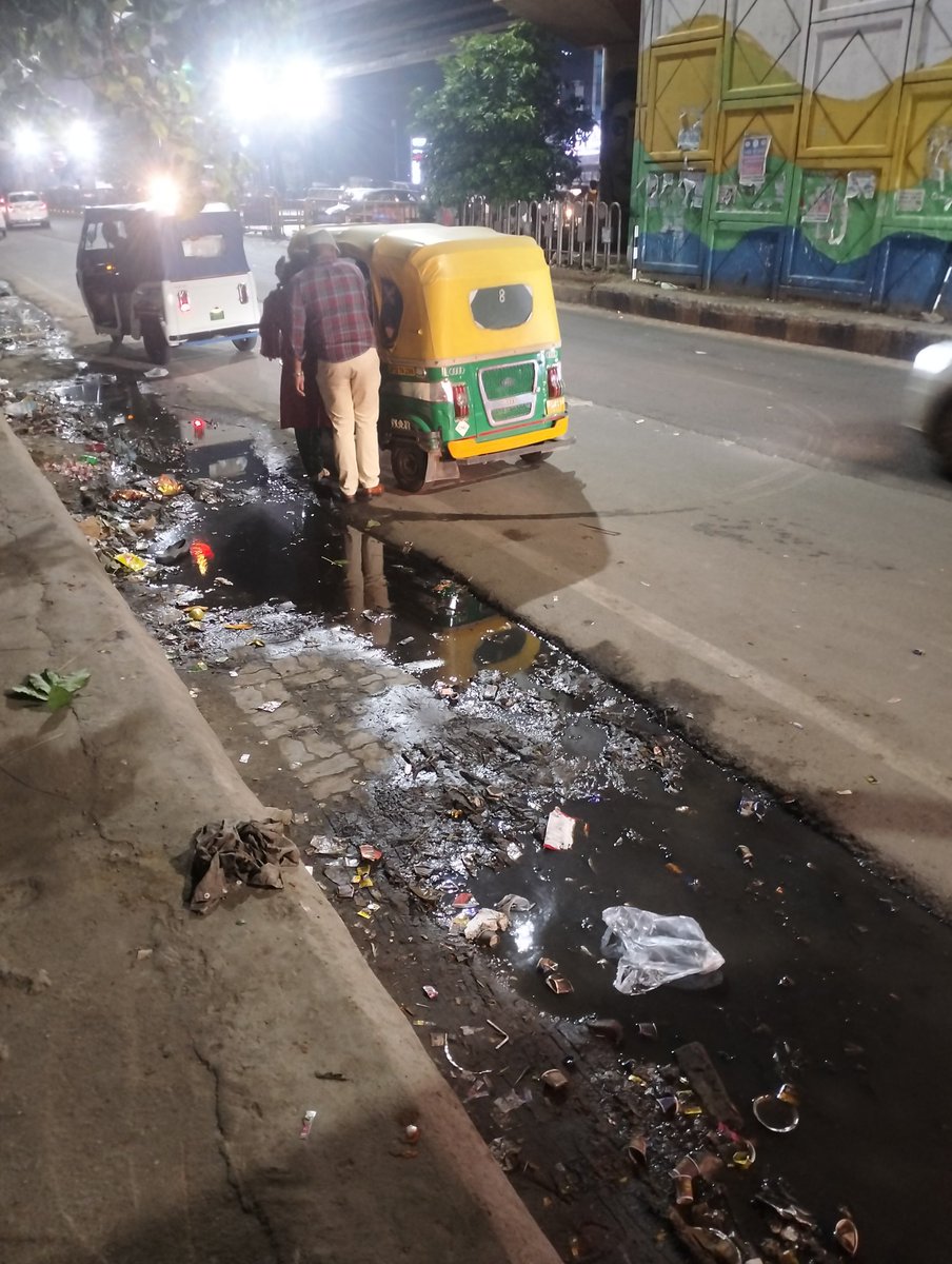 🚨 BJP-ruled from top to bottom... but ground reality?

🏛️ PM – BJP
🏛️ CM – BJP
🏛️ MP – BJP
🏛️ MLC – BJP
🏛️ MLA – BJP
🏛️ Municipal Corporation – BJP

📍 Kanpur's condition: Just look at the roads! Garbage, mud, no drainage — is this the smart city we were promised?

#kanpur #up