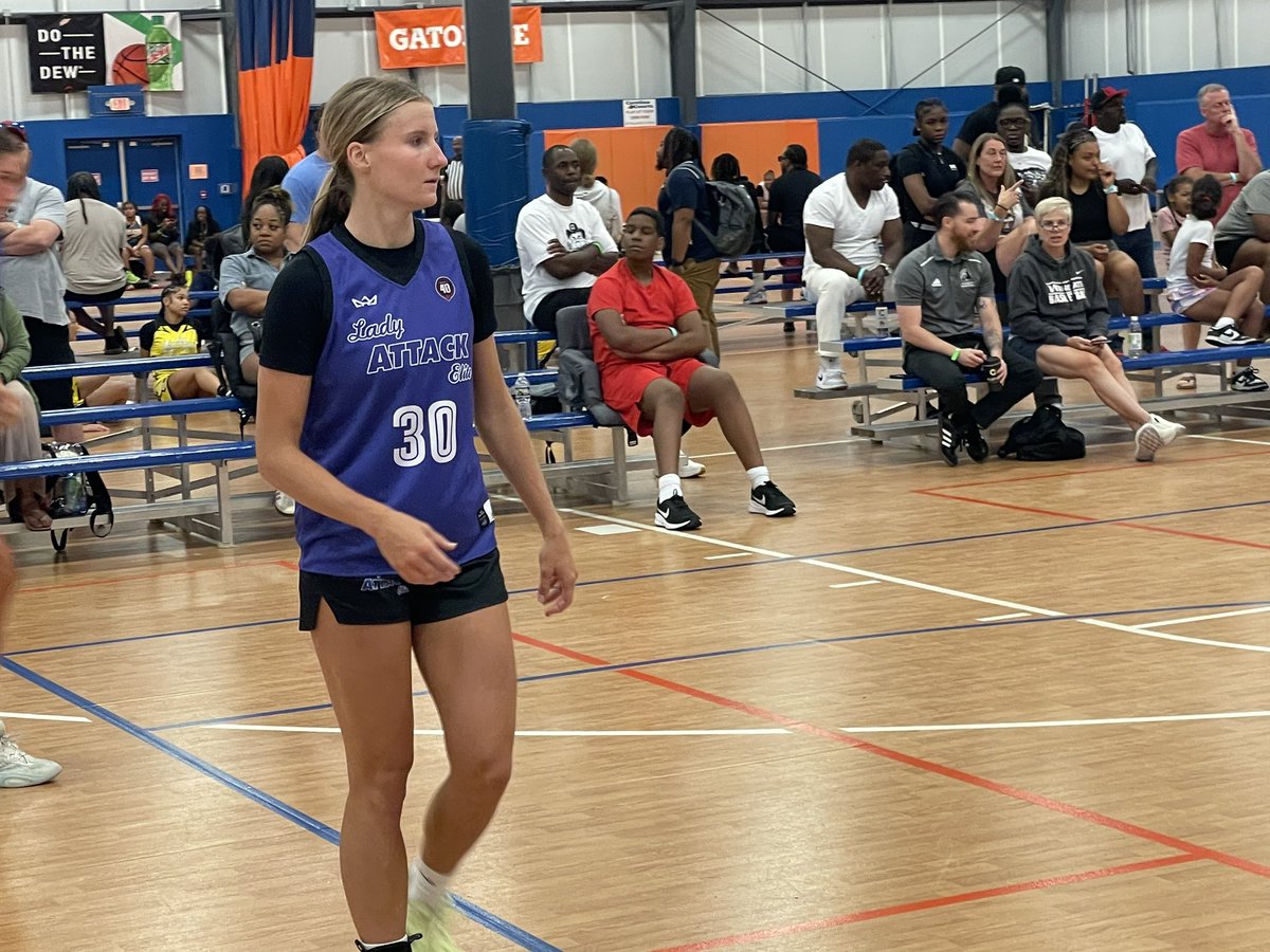 Plenty of TALENT on this Lady Attack 2026 roster. 
Several committed players and plenty of available players. RECRUIT THIS TEAM!!#SwannysRoundballReview