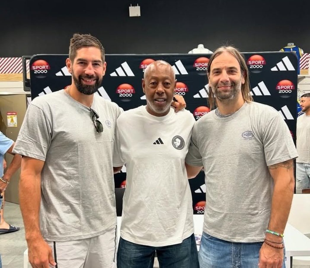 Quelques titres, quelques médailles et de sacrées page de l’histoire du handball ❤️❤️❤️ #handballLegends