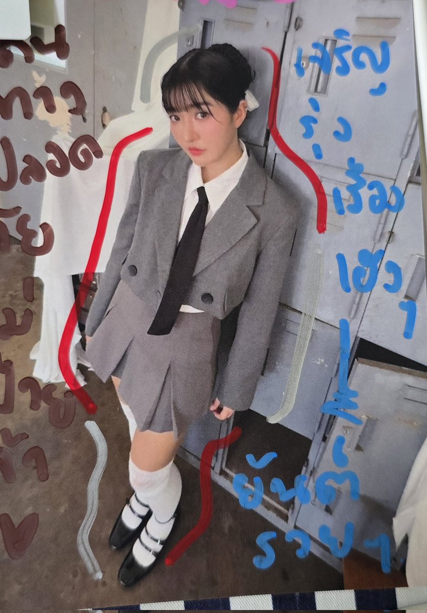 ท่านทรงเจิม และเสกยันต์คาถา 🙏

#Happy25withJennisO