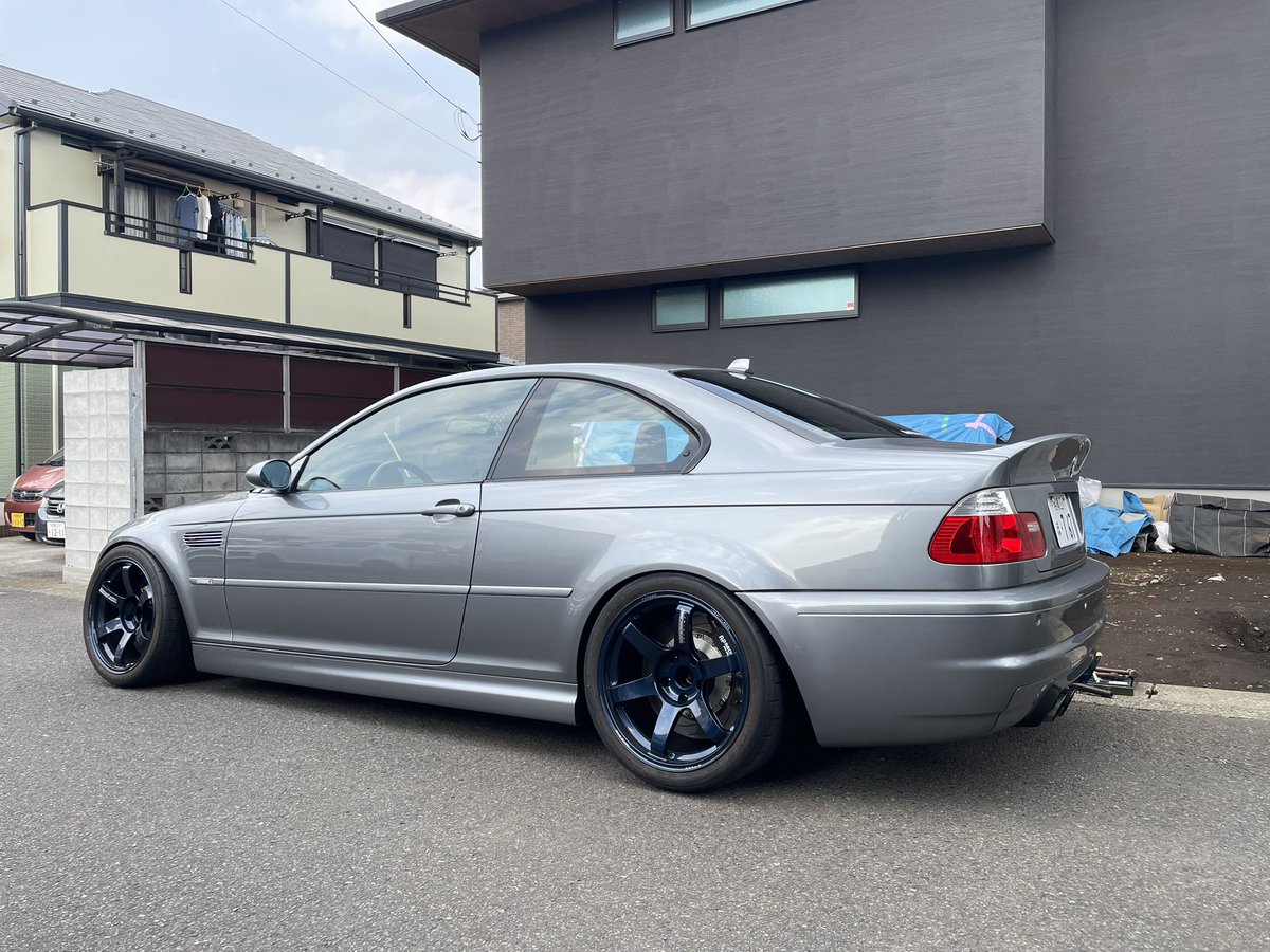 フロントとのバランスを考慮してリア側の車高調整。