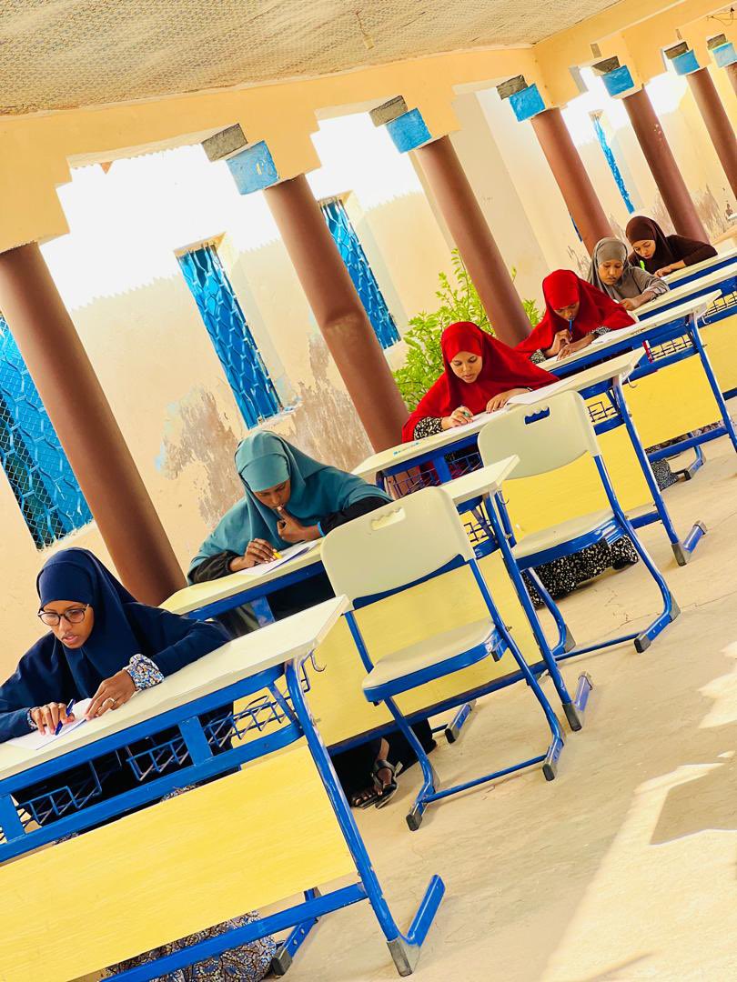 RajoKaaba's tweet photo. A key milestone in advancing girls’ access to education in #Somalia: 2,278 girls across 25 universities in #Galmudug, #Hirshabelle, #Jubaland, #Southwest &amp; #Banadir are sitting final exams in Midwifery, Nursing &amp; Education.
A proud moment for @RajoKaaba &amp; @moechesomalia. https://t.co/AyHqKqfkuc