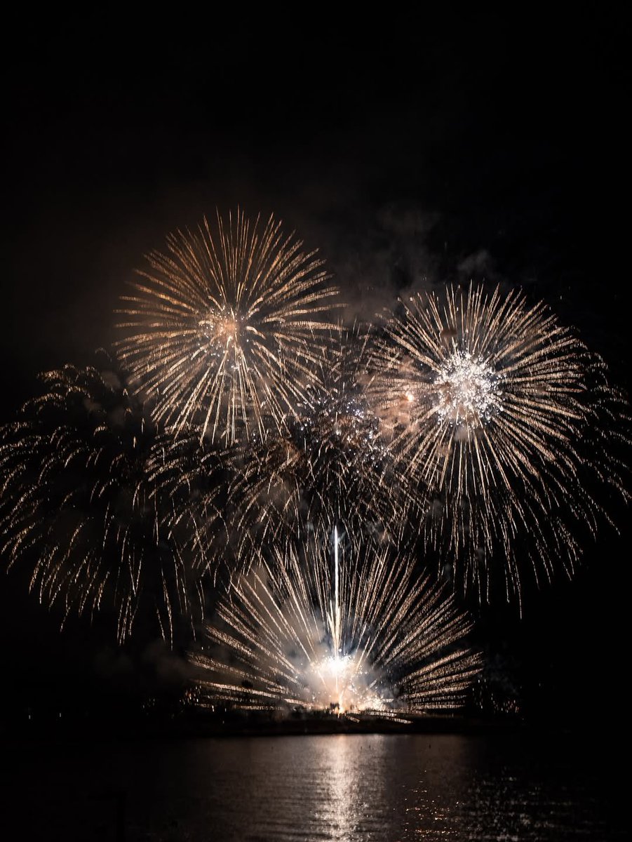 🔴 EN DIRECTE | #ConcursFocsTGN  🎆 El pati Jaume I <a href="/TGNAjuntament/">Ajuntament de Tarragona</a> acull l'acte de veredicte dels premis del 33è Concurs de Focs Artificials. 

👉 Del 2 al 5/07 la punta del Miracle ha acollit magnífics espectacles pirotècnics de: <a href="/PiroElPilar/">Pirotecnia El Pilar</a>, <a href="/pirovalenciana/">PirotecniaValenciana</a>, <a href="/IllusionFWX/">Illusion Fireworks</a> i