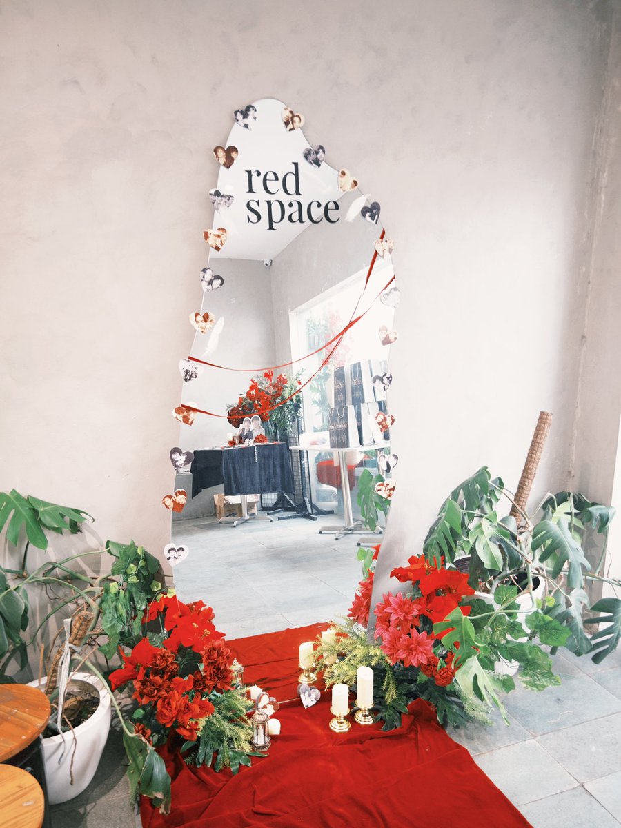 320space's tweet photo. let me take you to a place that nobody even knowsㅡ; 𝐫𝐞𝐝 𝐬𝐩𝐚𝐜𝐞

cafe event for stray kids’ 𝐛𝐚𝐧𝐠𝐜𝐡𝐚𝐧 and 𝐡𝐲𝐮𝐧𝐣𝐢𝐧

jakarta,
july 5th, 2025

t. bangchan hyunjin chanjin hyunchan 방찬 현진 찬진 현찬 캥황 https://t.co/VnhaEbIlJC