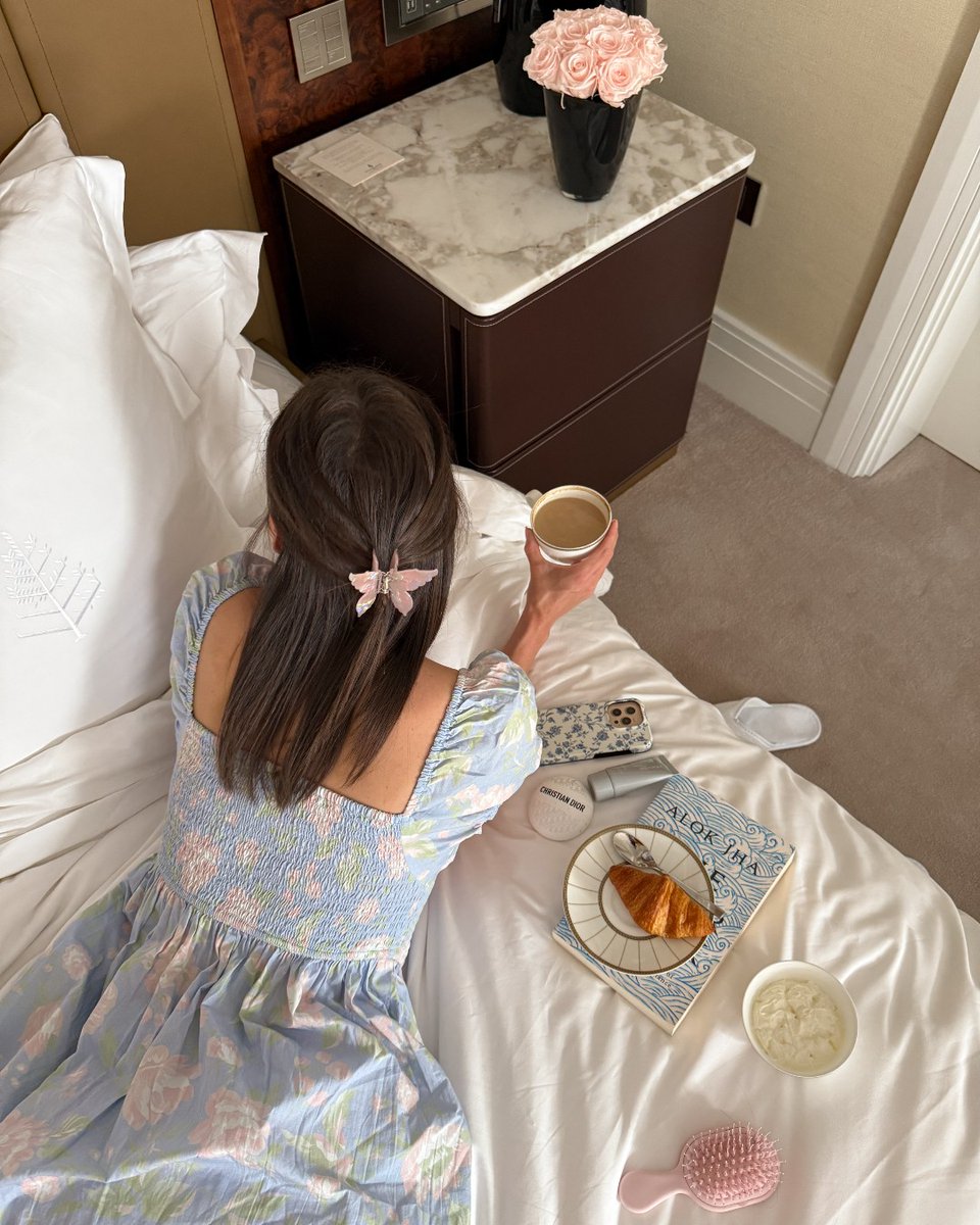 FSTowerBridge's tweet image. The perfect morning does exist, and it's in the City of London ❤️ 

Book your London city break via the link in our bio. 

📸: @/anneorion

#fstowerbridge #cityoflondon #fourseasons #breakfastinbed #breakfast #luxurylondon