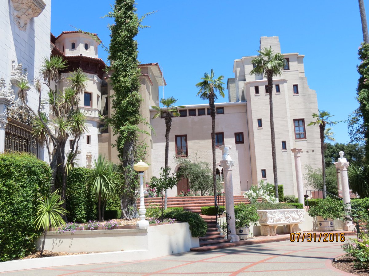 richaddict's tweet photo. #HEARST #XTC
CASTLE ON THE HILL https://t.co/Z2ZqCkyEli