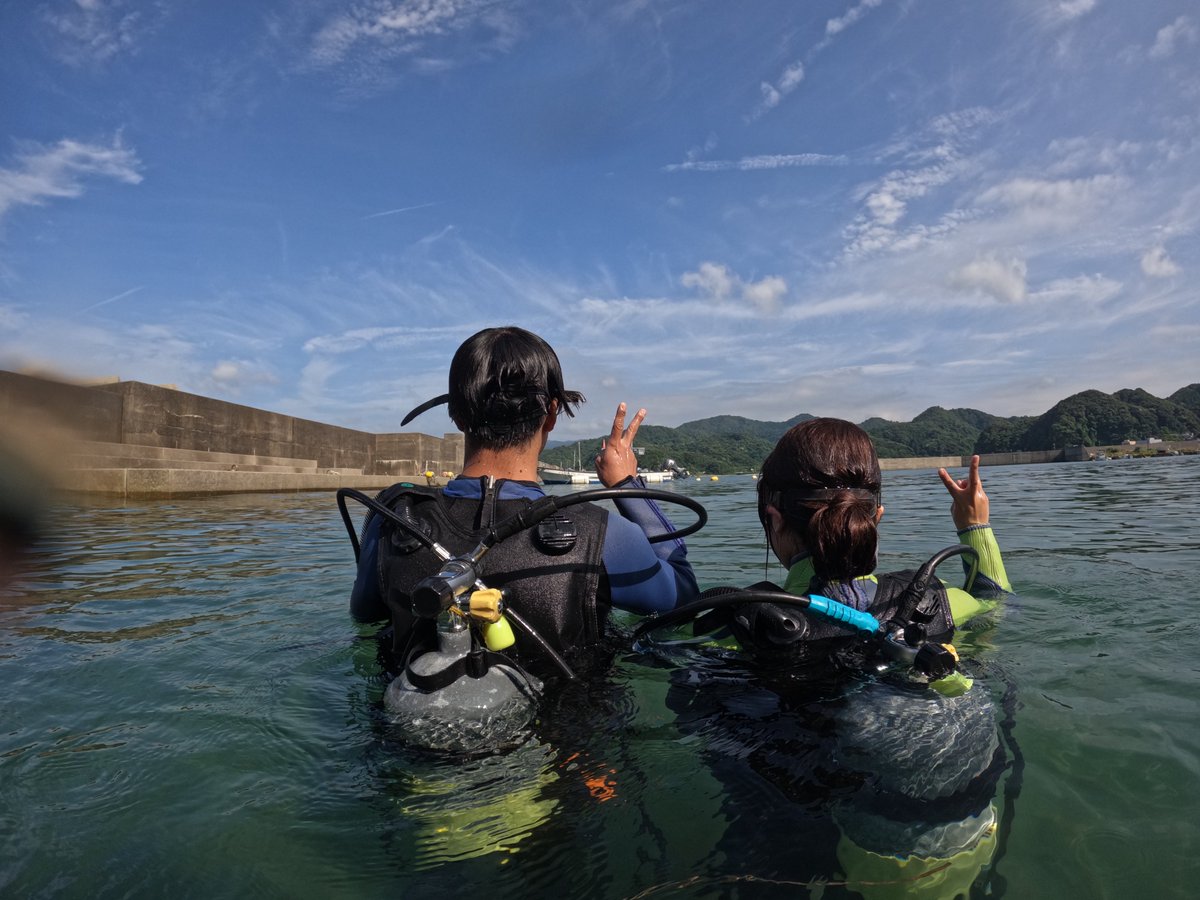 umizono's tweet image. 夏です! 今日は体験ダイビング。
①羽尾旧突堤 水温27.2度(水深4m)透視度5~10m
羽尾港内の水温はほぼ真夏!海中が超快適!魚影も日に日に濃くなってきています。・・・があとは透視度・・・。#鳥取県 #岩美町 #羽尾 #ダイビング