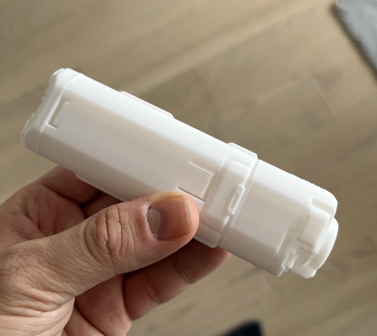 veezen3d's tweet image. Maybe I should print one of my weapon design?