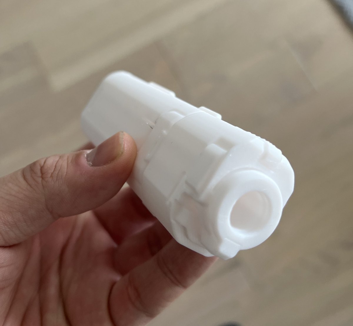 veezen3d's tweet image. Maybe I should print one of my weapon design?