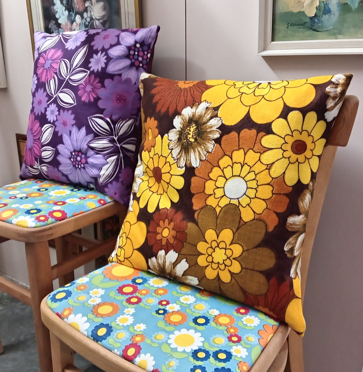 lampshades78502's tweet image. Handmade vintage fabric lampshades and vintage homeware.
#shopindie #supportsmallbusiness #UKGiftHour #UKGiftAM #giftideas #craftbizhour #earlybiz #vintage #SmartSocial #SundayFringe #WelshCraftHour #CraftHour #smallbizzsunday #CraftBizParty #womaninbizhour #Sheffield #handmade