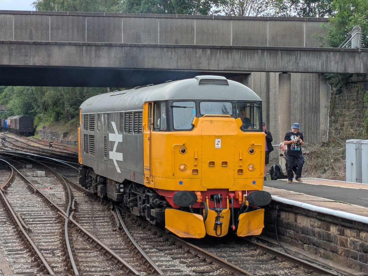 NightstarPhotography (@steelcitydog_) on Twitter photo I did say I'd get it later (on Friday), and I did!
A1A Locomotives Ltd's #Class31 31108 backs onto the train at Bury Bolton Street, which would be my final run of the Friday (Bury - Heywood - Rawtenstall - Bury).
<a href="/Bennybizzle1/">Bennybizzle</a> approved I believe 😁 I did say I'd get it later (on Friday), and I did!
A1A Locomotives Ltd's #Class31 31108 backs onto the train at Bury Bolton Street, which would be my final run of the Friday (Bury - Heywood - Rawtenstall - Bury).
<a href="/Bennybizzle1/">Bennybizzle</a> approved I believe 😁