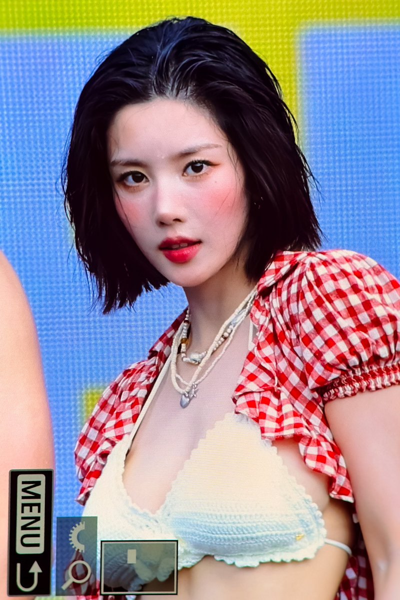 bitterNsweet__'s tweet image. 250706 워터밤 서울 pre.
권은비 예쁘다        
#권은비 #은비 #KWONEUNBI #EUNBI