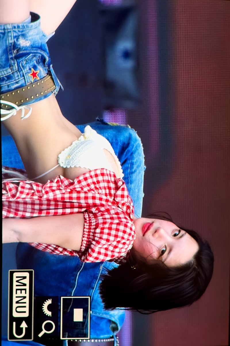 bitterNsweet__'s tweet image. 250706 워터밤 서울 pre.
권은비 예쁘다        
#권은비 #은비 #KWONEUNBI #EUNBI