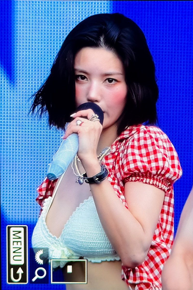 bitterNsweet__'s tweet image. 250706 워터밤 서울 pre.
권은비 예쁘다        
#권은비 #은비 #KWONEUNBI #EUNBI