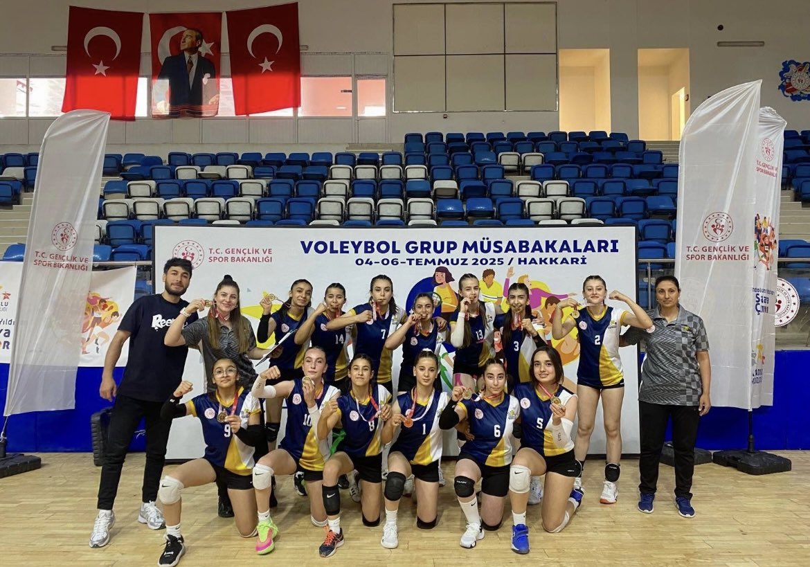 faysal_dndr's tweet photo. Hakkaride düzenlenen;Anadolu Yıldızlar Ligi müsabakalarında grubumuzdan 1’nci çıkarak Bitlis’te yapılacak olan,Türkiye yarı finallerine gitmeye hak kazandık.Sporcularımızın ve antrenör ekibimizin eline,emeğine sağlık… https://t.co/5QCNTsOJKv