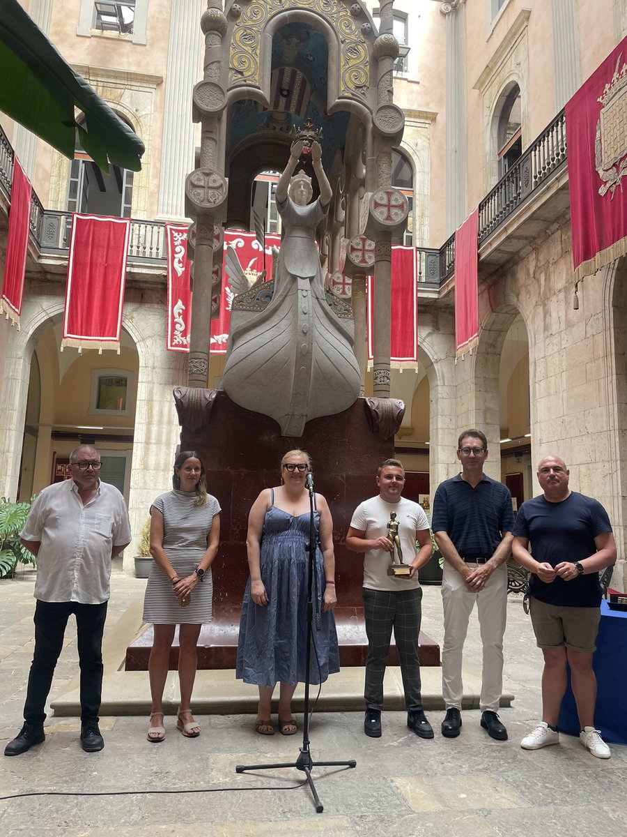 TGNcultura's tweet photo. 🏆 La Pirotecnia guanyadora d'aquesta 33ena edició del #ConcursFocsTGN és @pirovalenciana, de Llanera de Ranes amb 1.547 punts. 

👏 Se li fa entrega del Trofeu Venus Ciutat de Tarragona, un document acreditatiu i l’adjudicació dels espectacles públics de focs durant les Festes de Santa Tecla 2025.