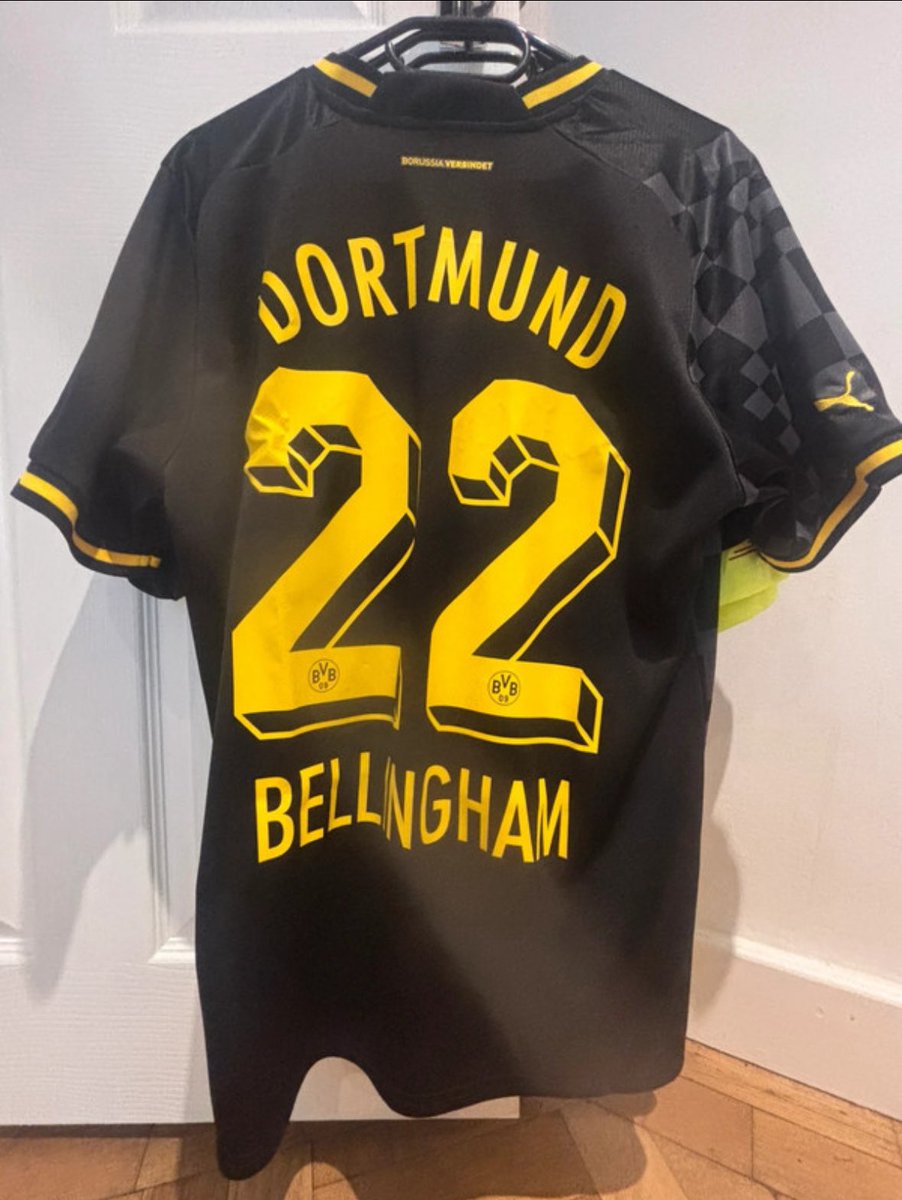 APVine's tweet photo. @shirt_x - Barcelona 19/20 de Jong 21 away, good condition, slight cracking on number, £40 posted
- Dortmund 22/23 Bellingham 22 away, BNWT, £70 posted https://t.co/HxkgRxXlxp