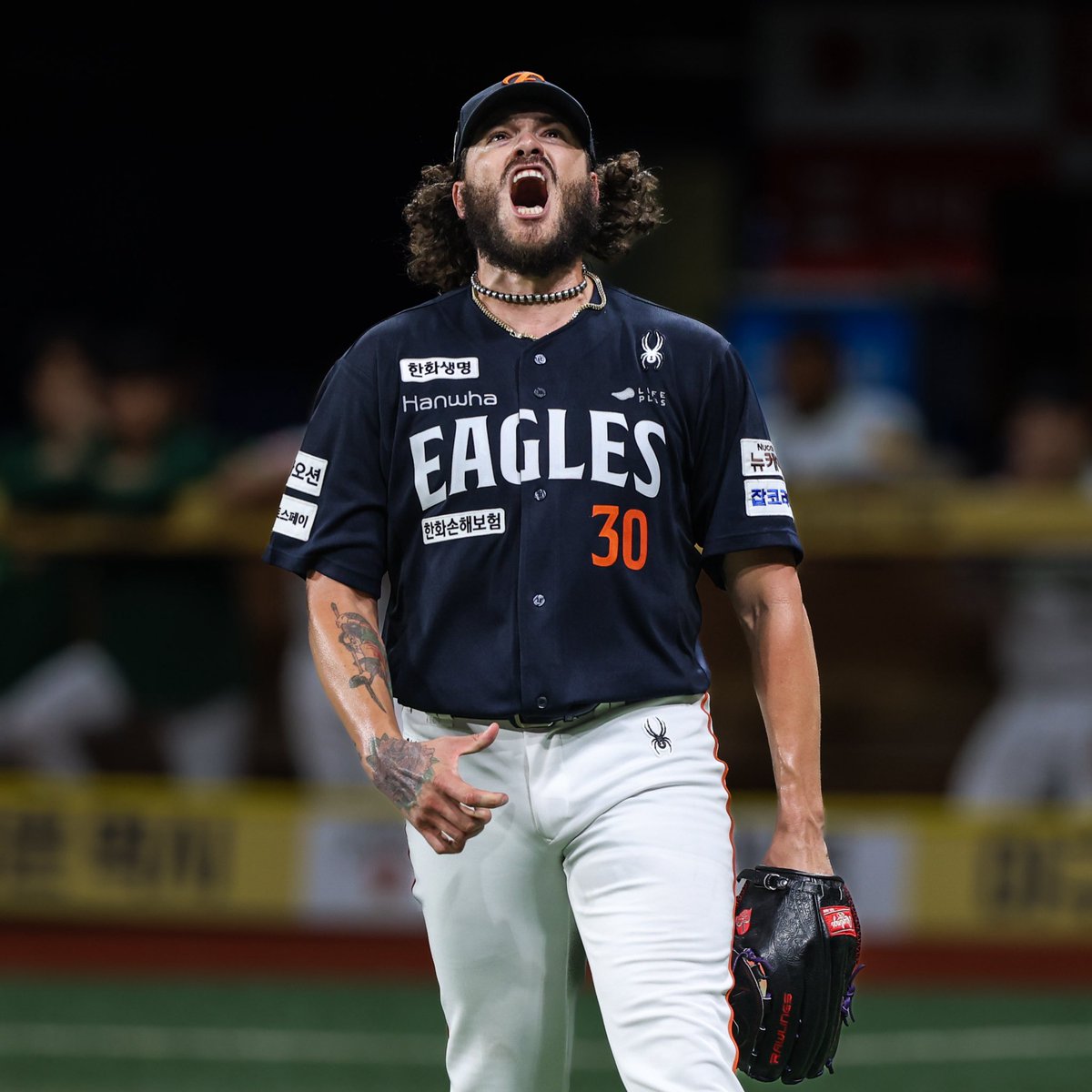 그리고 또 하나의 기록!
구단 역사상 3번째 ‘전반기 10승 듀오‘가 된 고봉세 &amp; 왕이수👾

* 역대 전반기 10승 듀오 : 
1994년 한용덕(12승)-정민철(10승)
2006년 류현진(12승)-문동환(10승)