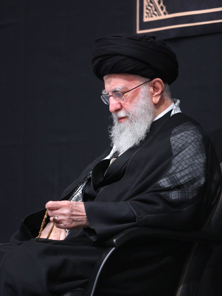 shabtab2018's tweet image. ☑️شهید نصرالله در شب عاشورا: فرمانده خیمهگاه ما امام خامنهای است.
#لبیک_یا_خامنه_ای