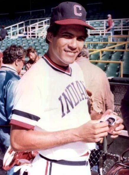 EL INDIO FUE EL PRIMERO
6 de julio de 1983: El camarero venezolano Jesús Marcano Trillo se convirtió en el primer grandeliga que participó, como titular, por segundo año consecutivo, en un Juego de Estrellas, en distintas ligas. (Hilo)