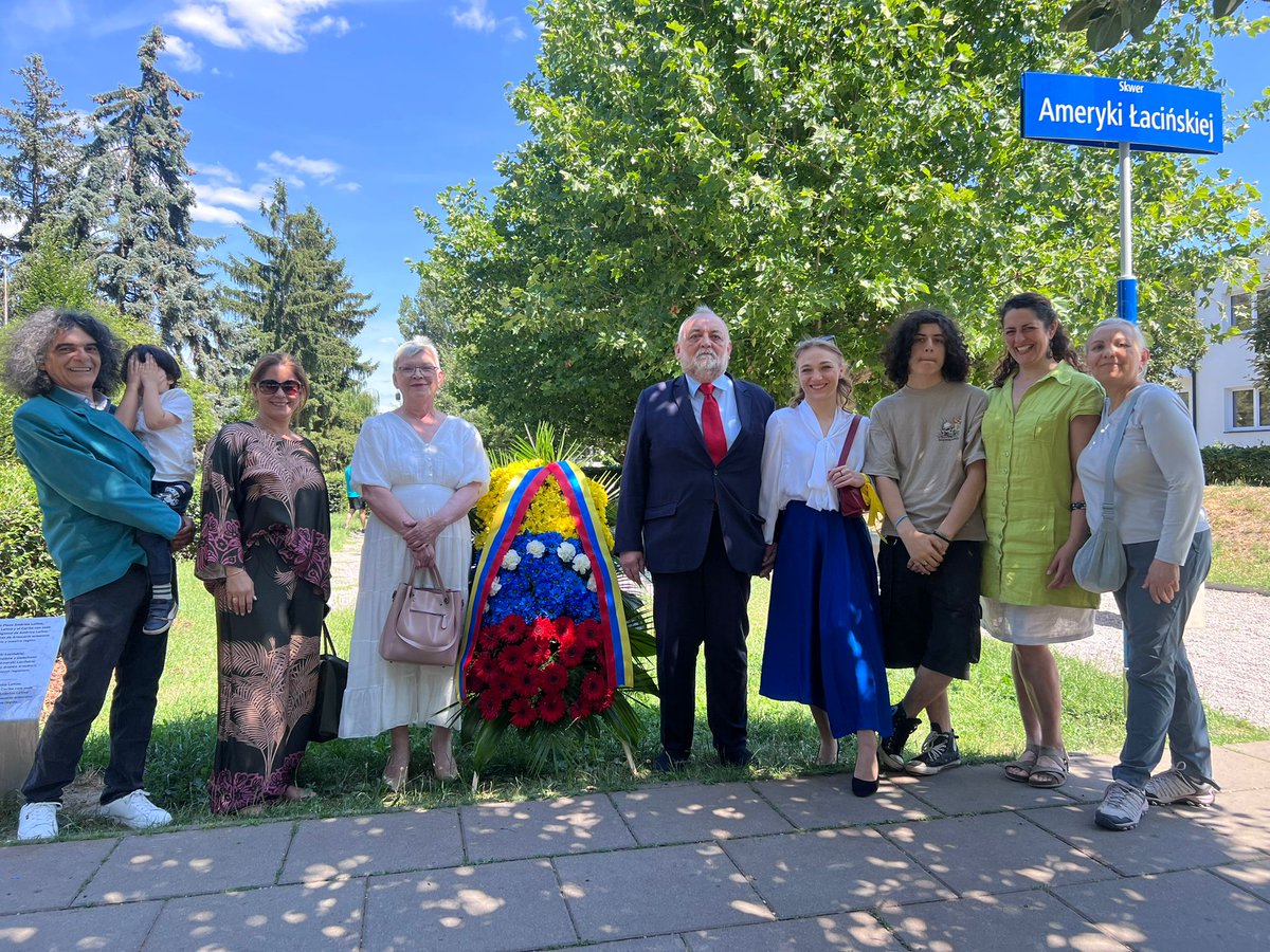 Conmemoran en Polonia los 214 años de la Firma del Acta de Independencia de Venezuela

Tuvo lugar en la mañana de este sábado 5 de julio, en la Plaza de América Latina, la celebración del 214º Aniversario de la Firma del Acta de la Independencia de  Venezuela.