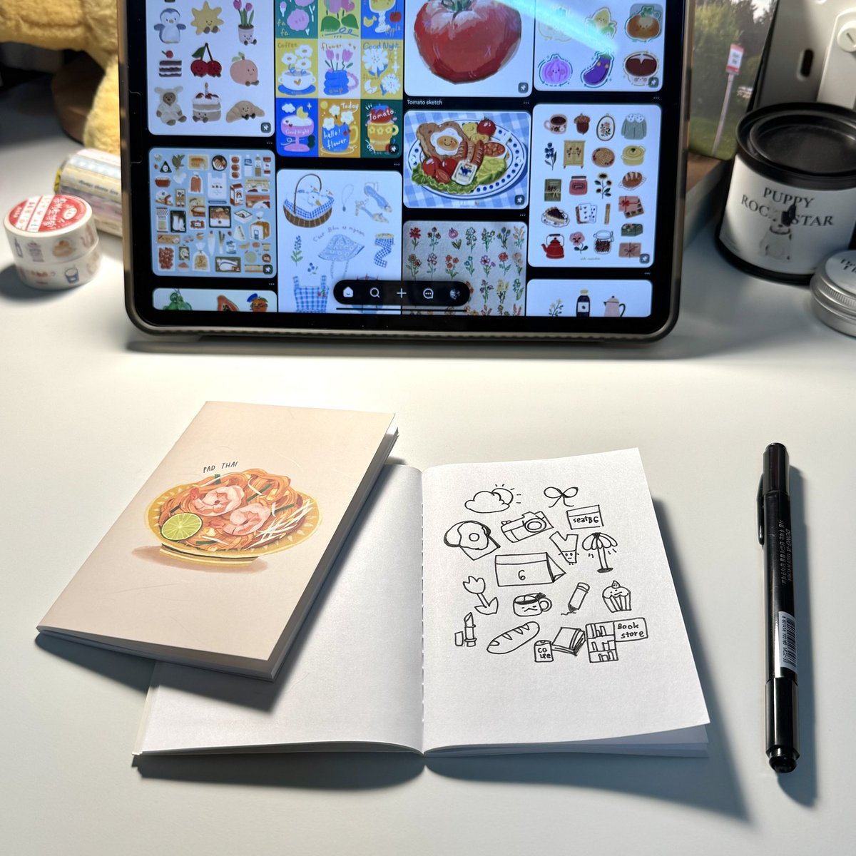 withKhonchanart's tweet image. รีวิวให้ตัวเอง 1 วัน ด้วยการวาดรูปเล็ก ๆ เก็บไว้ในสมุดเล็ก ๆ แต่ความแข็งแรงน้องไม่เล็กเลย ! เพราะผูกปมด้วยมือ วิธีการแบบเย็บสันด้าย 🪡🤏🏻 

#notebooks #thaicraff #idea #inspired #mewithkhonchanart