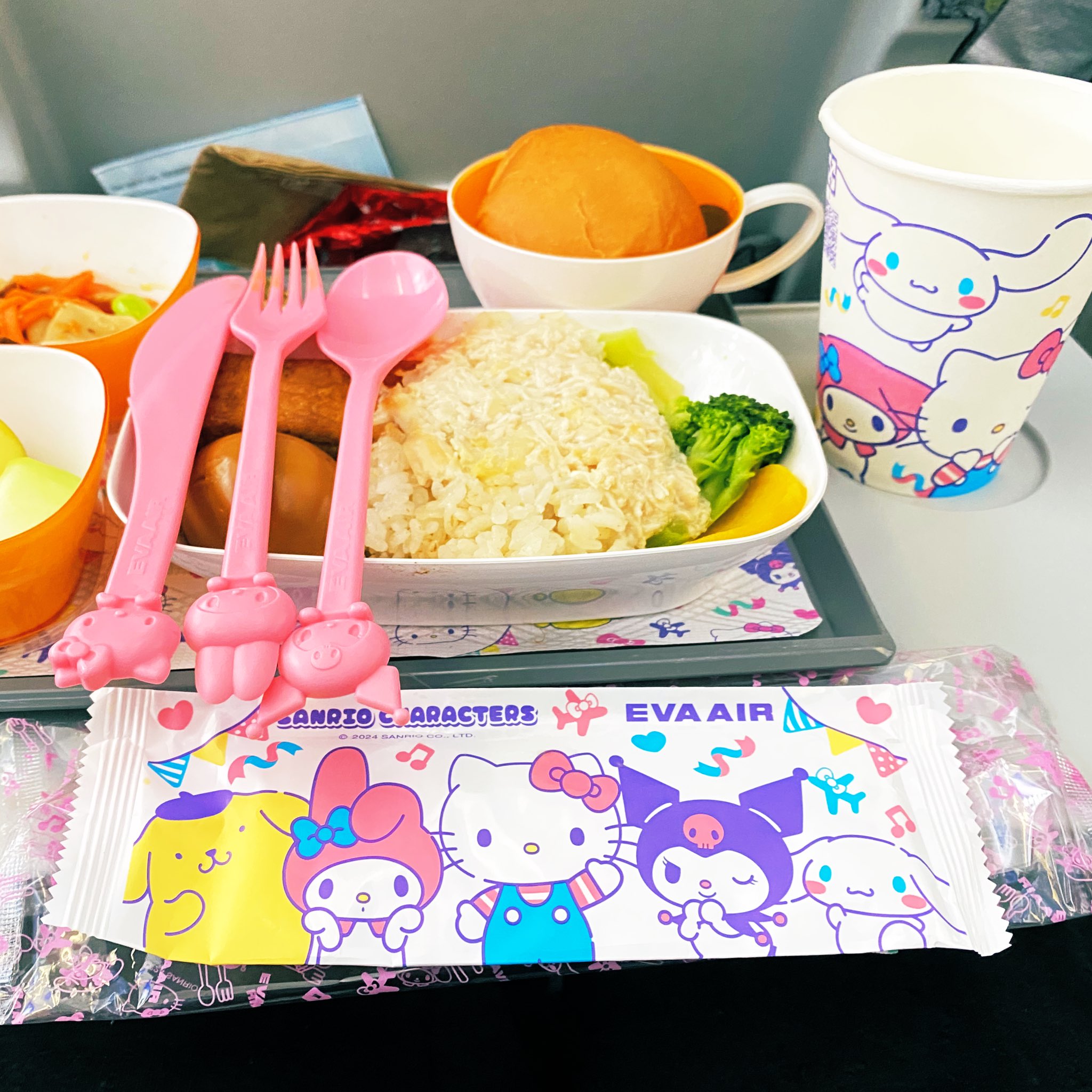 廃盤品　エバー航空機内限定サンリオコラボチャーム パフュームボトル型キラキラキーチェーン | IP4 Inc. アイピー