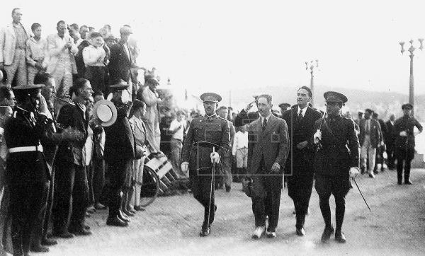 República de les Lletres (@deleslletres) on Twitter photo Una imatge colpidora:
6 de juliol de 1933. El Ministre de Marina Lluís Companys amb el seu botxí, el Comandant General de les Balears, Francisco Franco.
Publicada a "Lluís Companys, una vida pels catalans, una mort per Catalunya" de Montserrat Coberó a <a href="/PagesEditors/">Pagès Editors</a> Una imatge colpidora:
6 de juliol de 1933. El Ministre de Marina Lluís Companys amb el seu botxí, el Comandant General de les Balears, Francisco Franco.
Publicada a "Lluís Companys, una vida pels catalans, una mort per Catalunya" de Montserrat Coberó a <a href="/PagesEditors/">Pagès Editors</a>