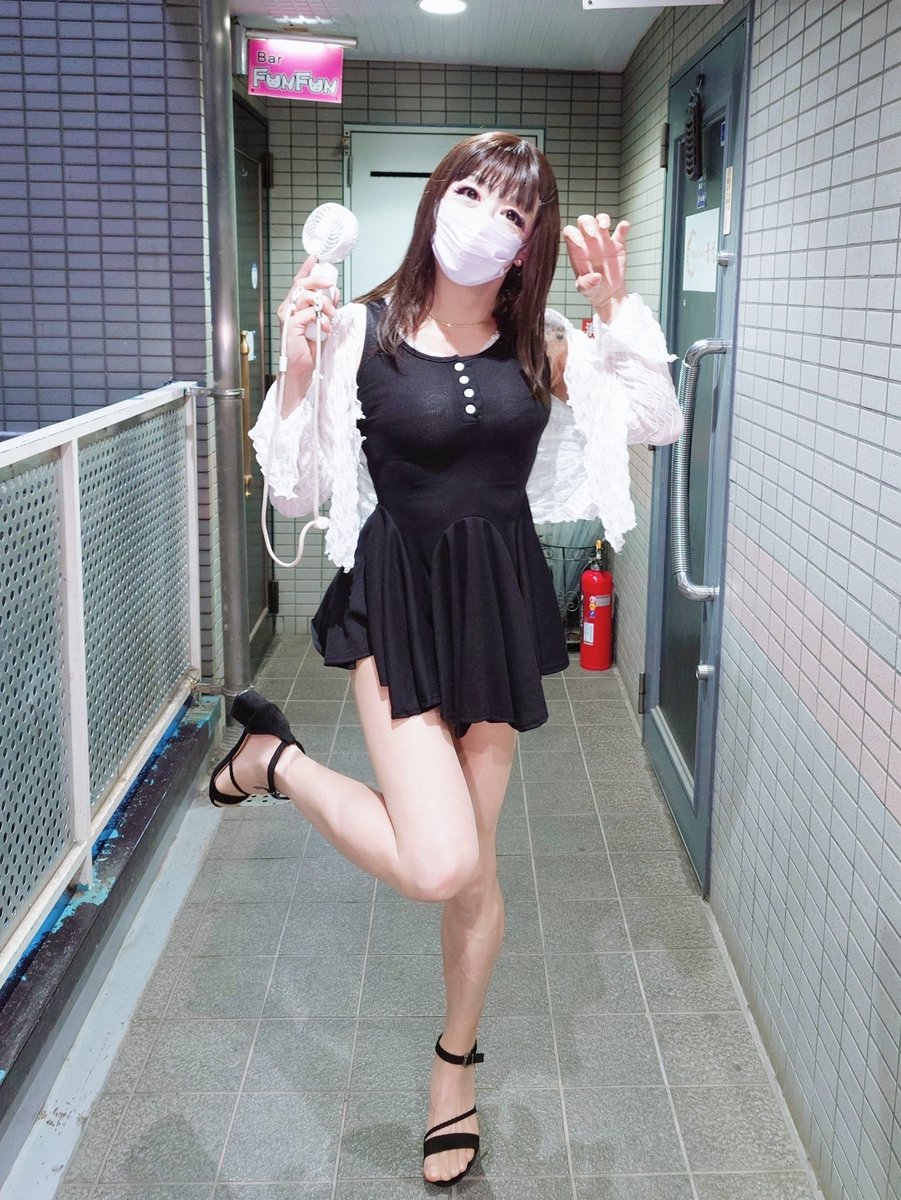 nami_dfbf3404d3's tweet image. 日曜日ぃFUNFUN〜🫧🩵🫧
きょぅのFUNFUNも常連仲間に✨
初め来たひとに✨久しぶりのひと✨
みんなで笑顔いっぱぃ〜😊

#FUNFUN #女装のための女装Bar
#初めてのひと馴染みやすぃお店