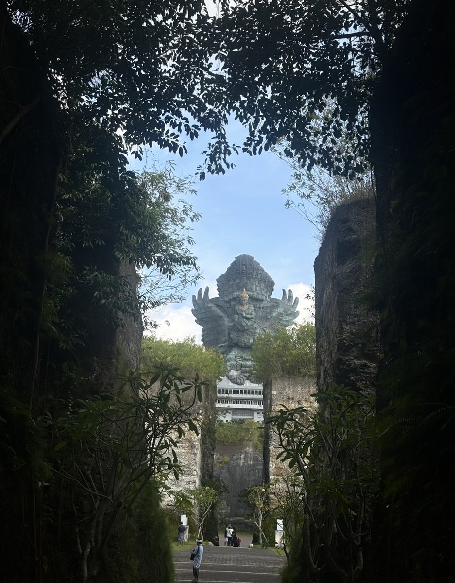 We are finally back in the Uk 🇬🇧 

And back to making DayZ videos &amp; events.

Videos slowed as the last 5 months I’ve backpacked Thailand, Vietnam, Cambodia, Malaysia, Singapore and Bali.

But I’m more excited than ever to get back into the grind.  😎