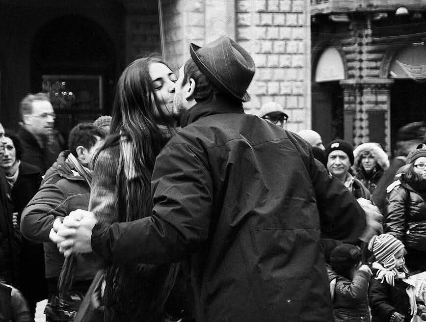 zanzibardy's tweet photo. "Ai baci 
A quelli mai dati 
E a quelli mai dimenticati 
Ai baci dei bambini 
E a quelli al vento che arrivano ovunque."

#SentieroInfinito nella 

#GiornataMondialeDelBacio https://t.co/DQQl1kD9gp