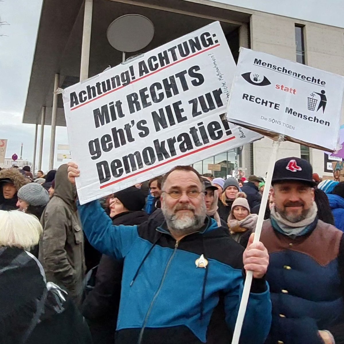 Steffen Doebert Aktivist-Wohnen-Mieten & Soziales (@doebertsteffen) on Twitter photo <a href="/derkachelmann/">der kachelmann</a> Der Regenbogen ist z.B. das Symbol für Toleranz, Liebe, Solidarität, Fürsorge, Hilfeleistung, Respekt, Wertschätzung, Vergebungsbereitschaft, Religionsfreiheit, Selbstbestimmung & Demokratie.
Die Ablehnung der Regenbogenfahne zeigt wiedereinmal wofür rechte Politik nicht steht. <a href="/derkachelmann/">der kachelmann</a> Der Regenbogen ist z.B. das Symbol für Toleranz, Liebe, Solidarität, Fürsorge, Hilfeleistung, Respekt, Wertschätzung, Vergebungsbereitschaft, Religionsfreiheit, Selbstbestimmung & Demokratie.
Die Ablehnung der Regenbogenfahne zeigt wiedereinmal wofür rechte Politik nicht steht.
