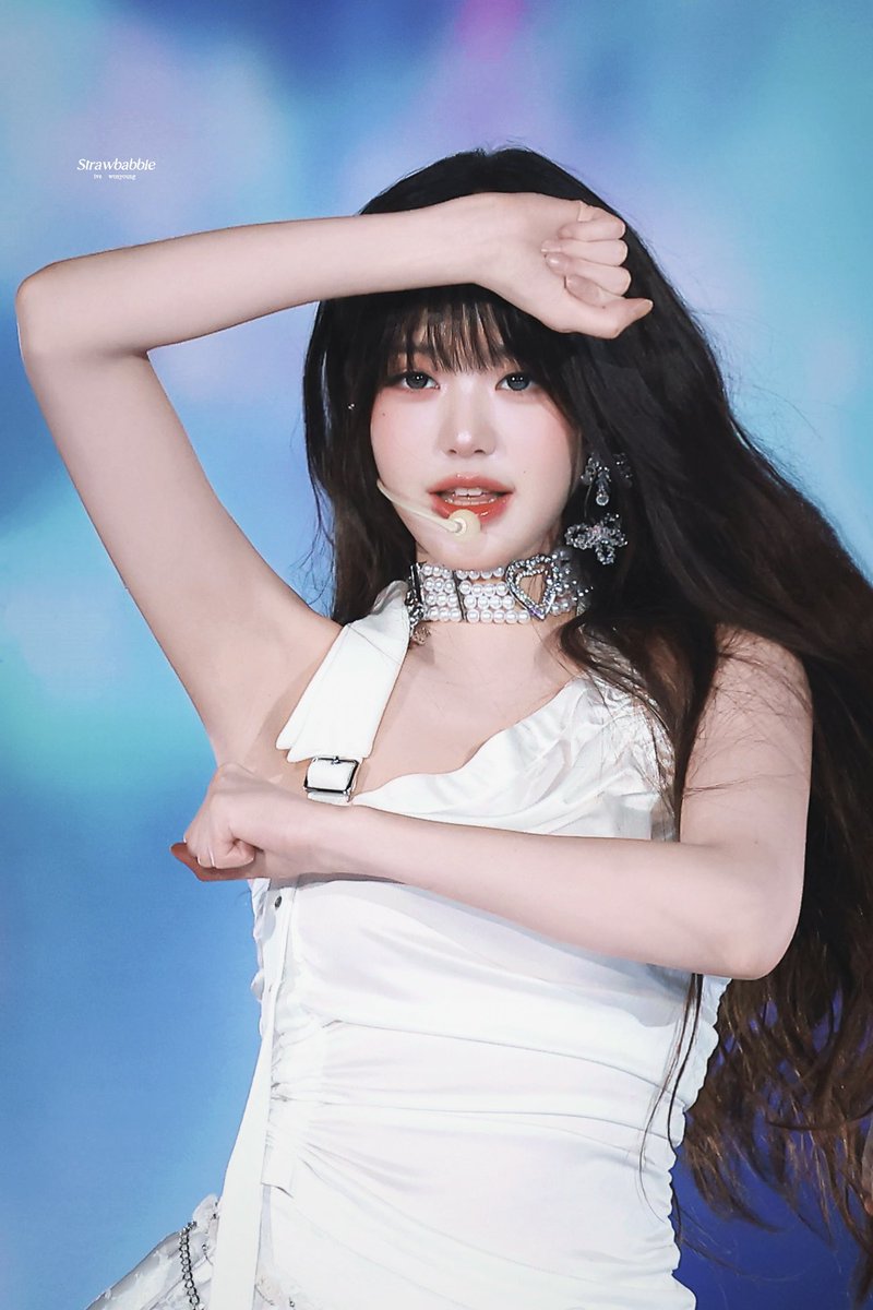 Strawbabbie_wy's tweet photo. 250705 

💙🤍💎📸🌌

#아이브 #IVE #장원영 #JANGWONYOUNG #원영 #WONYOUNG #ウォニョン @IVE_twt https://t.co/MM2104S8HF
