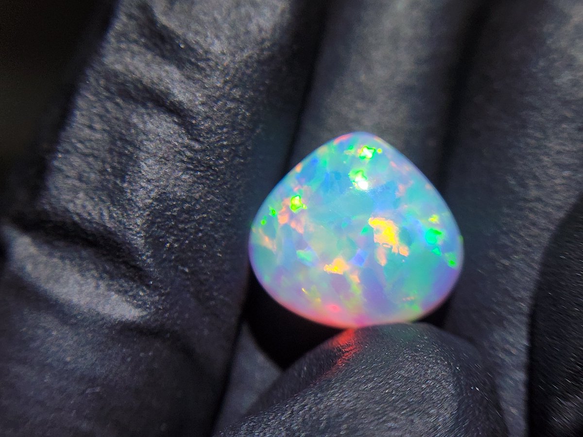 그거 레진이잖아
그거 무슨 처리됐는지도 모르잖아
그거 랩이잖아
그거 랩도 아니고 모조잖아

나: 맛잇당( ˘༥˘  )