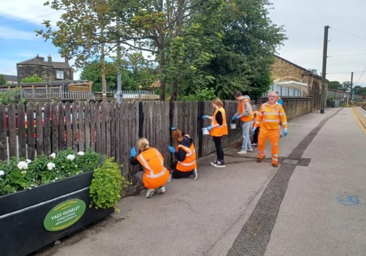 Our teams played a blinder last week during a community day focussed on improvements at Guiseley Station, with colleagues in our digital &amp; customer experience team as well as conductor &amp; station managers lending a hand to make the station look the best it can be. 

Thanks all 💙