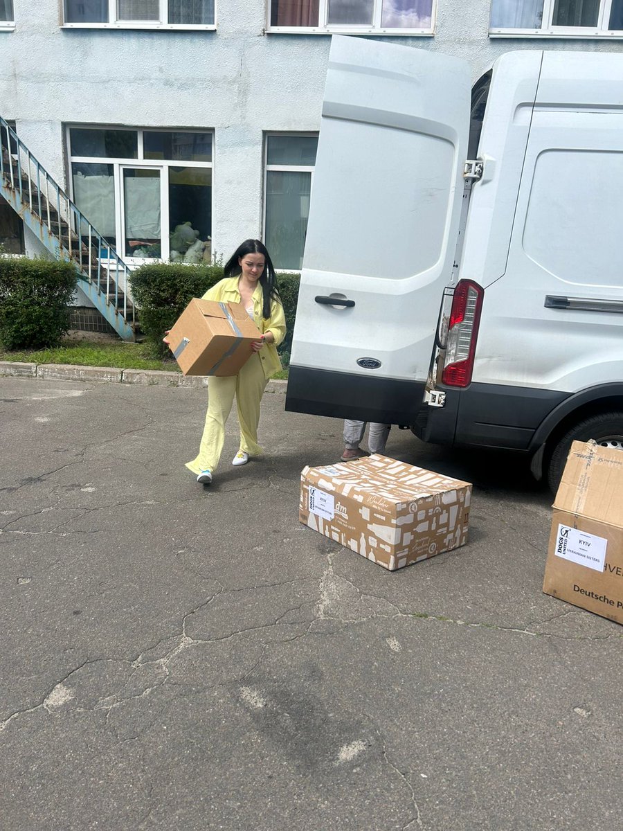 MinisterBoomer's tweet image. We handed over diapers, baby bottles, pacifiers, hygiene products for babies and breastfeeding mothers, nursing pads to "ukrainian sisters" in Kyiv who support single mothers.