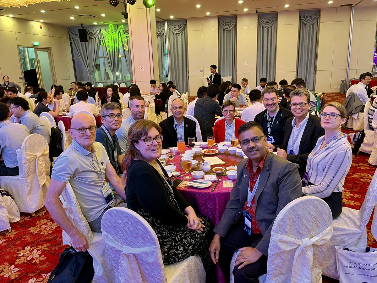Fantastic conference dinner at the Applied Materials &amp; Interfaces Conference 2025 (#AMIC2025) in #Singapore with a selection of great food and flowing drinks, karaoke sessions and inspiring discussions with friends and colleagues