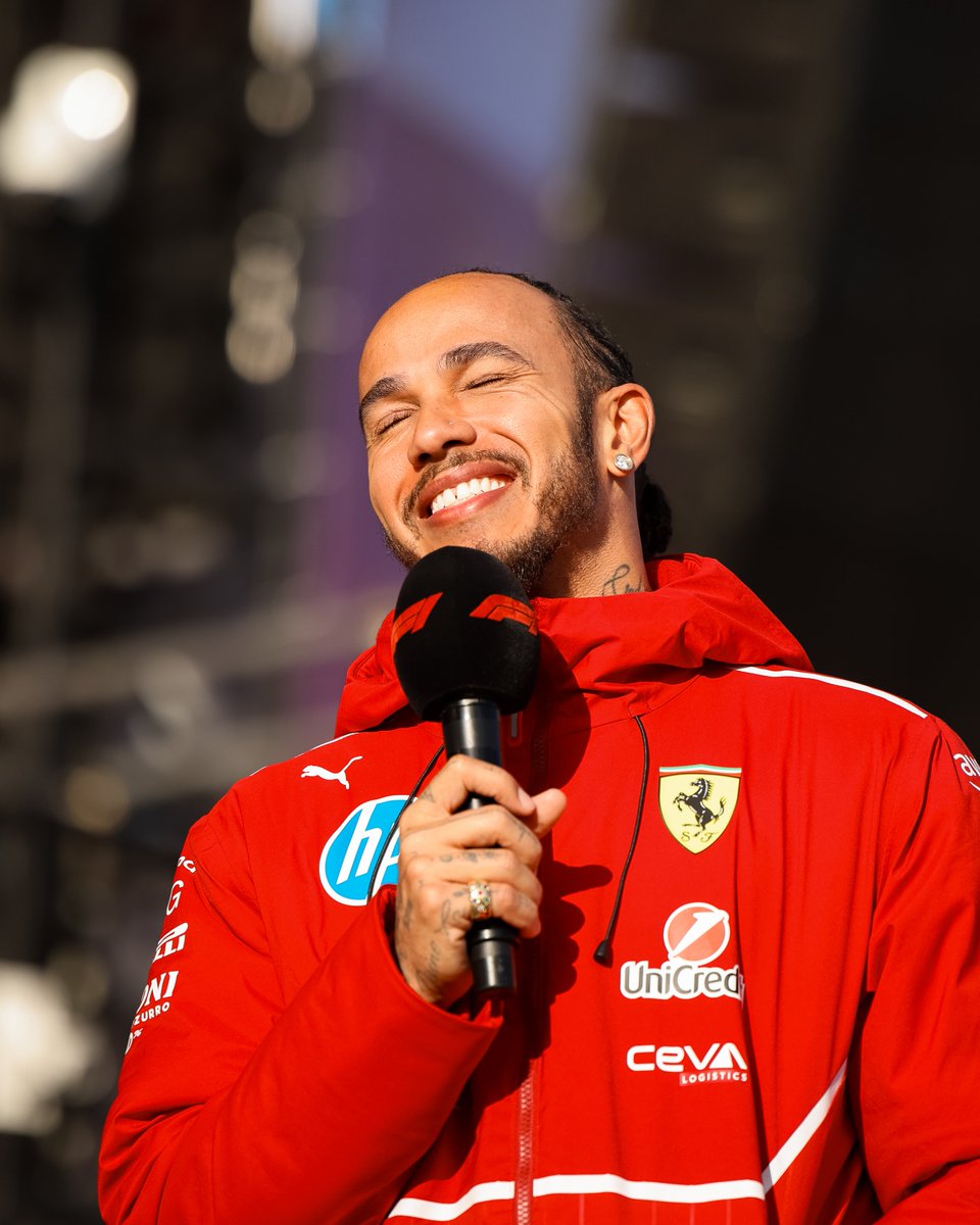 SilverstoneUK's tweet photo. That race day feeling 😁

#BritishGP #F1 @LewisHamilton https://t.co/QVzSKvPNoU