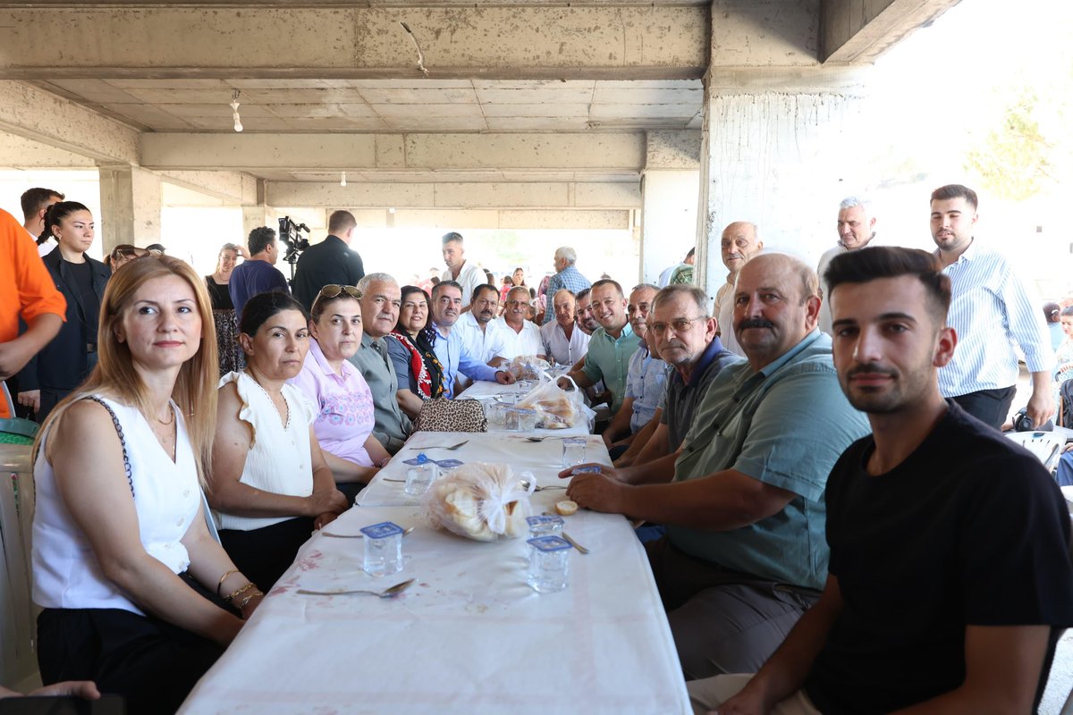 Koçarlı Belediye Başkanımız Sn. Özgür Arıcı ve ilçe başkanımız Sn. Hasan Akın ile birlikte Bağcılar Mahallesi’nde Sn. Ramazan Aldı’nın oğlunun düğün cemiyetine katıldık.

Genç çiftimize mutluluklar diliyorum.