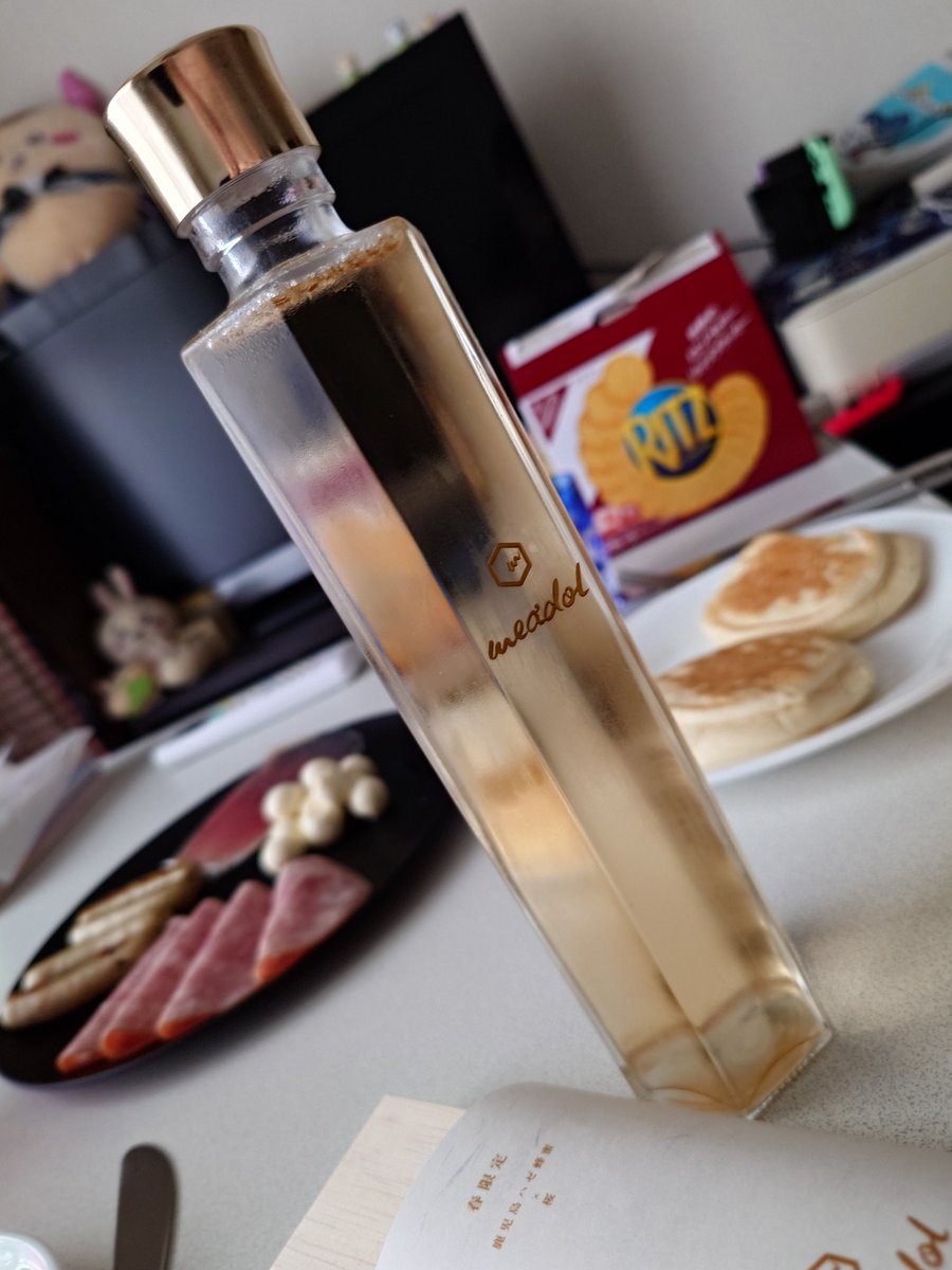 uwayowai's tweet image. くろくまさんに誕プレでもらったお酒なん(●´ϖ`●)