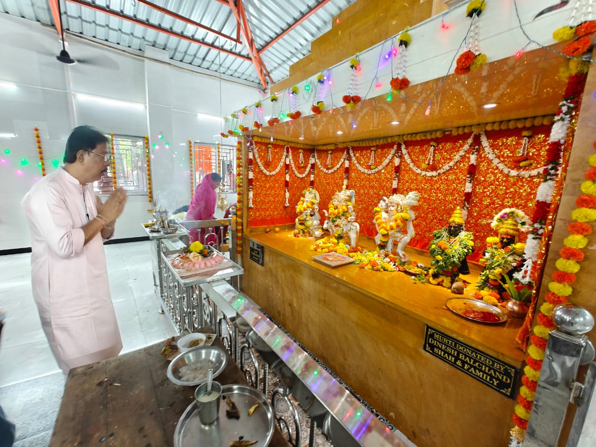 आषाढी एकादशी निमित्ताने आज नूतन बाणेश्वर, सासमिरा मार्ग आणि दत्त मंदिर, पोलीस कॅम्प येथे श्री विठ्ठलमाऊलींचे मनोभावे दर्शन व आशीर्वाद घेतला. 
समस्त विश्वावर विठुमाऊलीची कृपादृष्टी अखंड राहो, सर्व अडचणी दूर होवोत आणि सर्वत्र समृद्धी व आनंद नांदो, अशी प्रार्थना विठ्ठल चरणी केली.