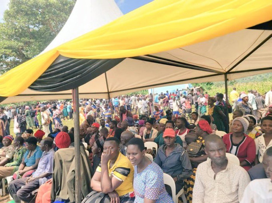 Tumuboine's tweet image. 🎙️ONC IN BULAMBULI TODAY 🎙️

Hundreds of Bazzukulu  have gathered at Simu Primary School in Bulambuli District to warmly welcome the head of the ONC @Onc_nrm1, SPA/PA Hajjat Hadijah Namyalo,who is delivering a mega empowerment package on behalf of H.E. President Y. K  Museveni.