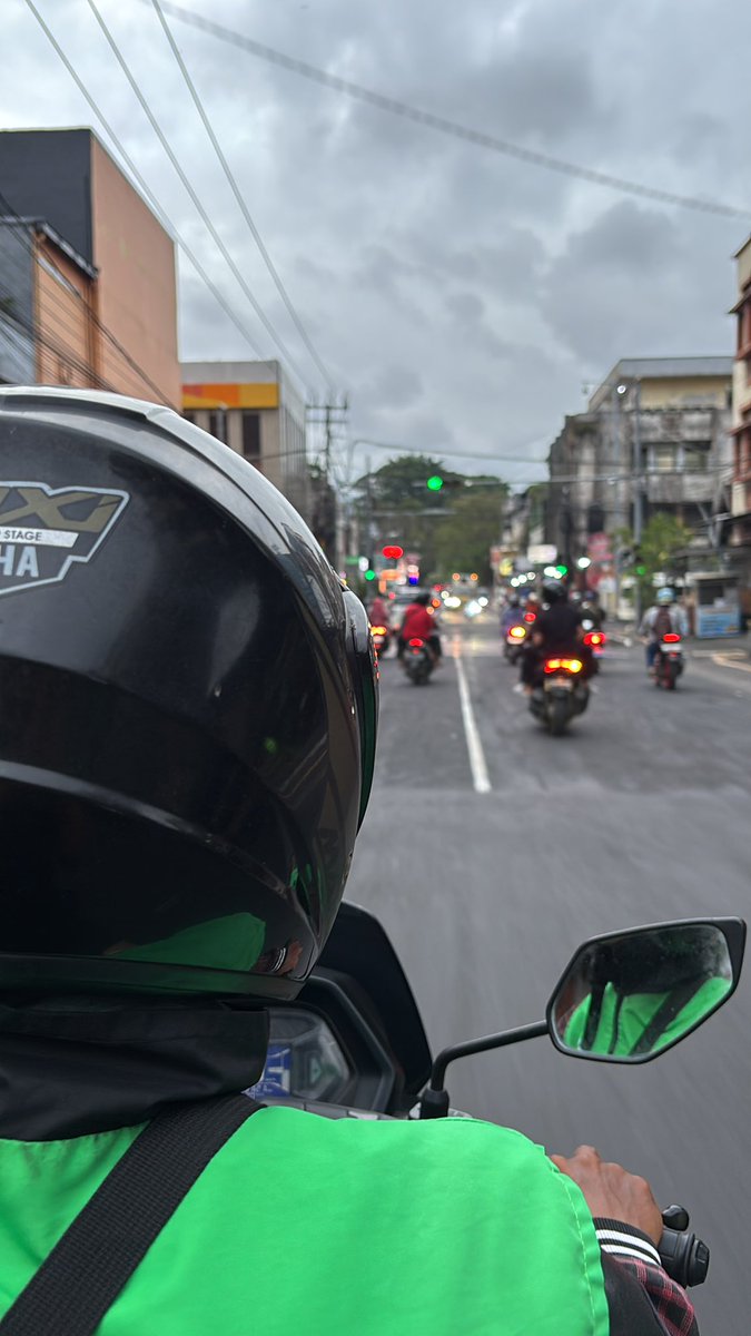 jalanan rame dia ngebut.. jalanan sepi dia pelan..